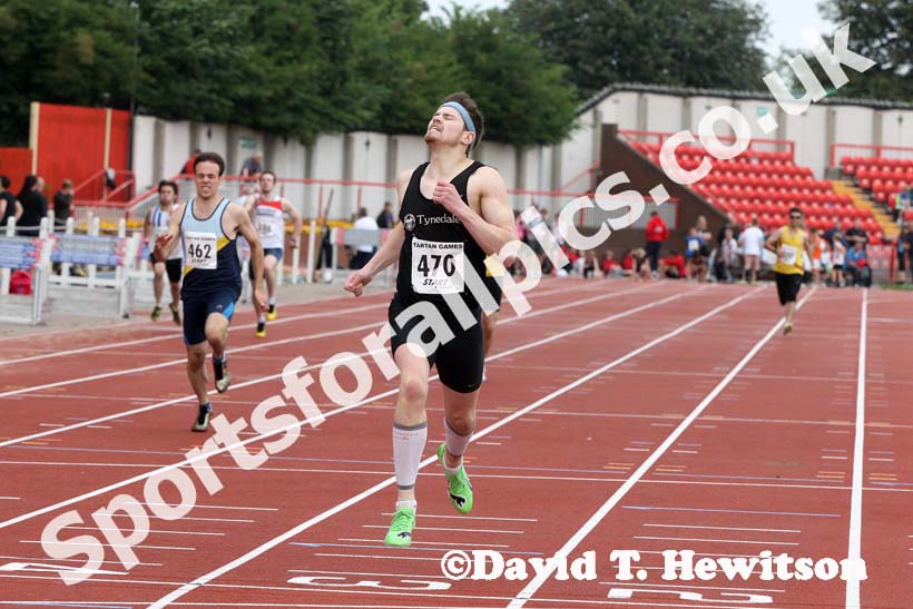 Lea Stephenson (Tynedale) winning the 400 metres at the Gateshead Tartan Games Open.